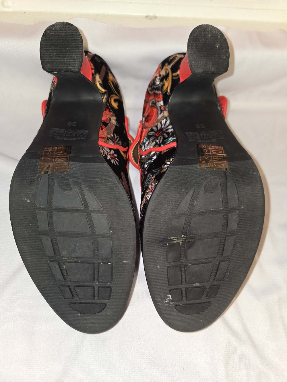 Red Floral Mary Jane Heels - Picture 2 of 8